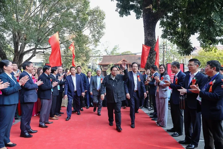 Thủ tướng dự khởi công 3 ngôi trường của “tình dân tộc, nghĩa đồng bào”- Ảnh 1. Thủ tướng dự khởi công 3 ngôi trường của “tình dân tộc, nghĩa đồng bào”- Ảnh 1.