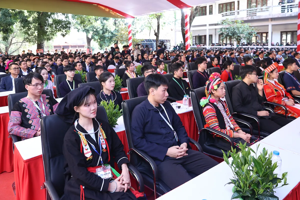 Thủ tướng dự khởi công 3 ngôi trường của “tình dân tộc, nghĩa đồng bào”- Ảnh 5. Thủ tướng dự khởi công 3 ngôi trường của “tình dân tộc, nghĩa đồng bào”- Ảnh 5.