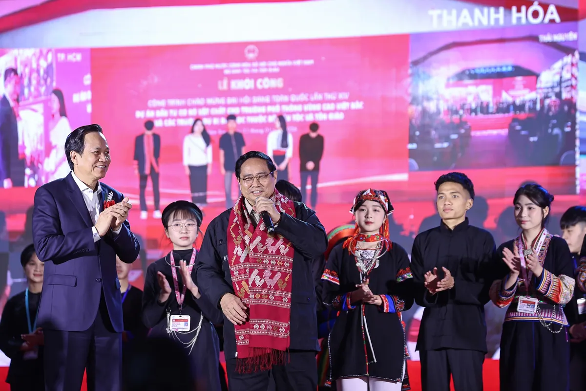 Thủ tướng dự khởi công 3 ngôi trường của “tình dân tộc, nghĩa đồng bào”- Ảnh 10. Thủ tướng dự khởi công 3 ngôi trường của “tình dân tộc, nghĩa đồng bào”- Ảnh 10.