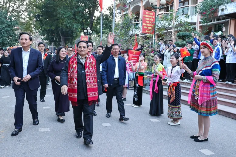 Thủ tướng dự khởi công 3 ngôi trường của “tình dân tộc, nghĩa đồng bào”- Ảnh 2. Thủ tướng dự khởi công 3 ngôi trường của “tình dân tộc, nghĩa đồng bào”- Ảnh 2.