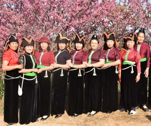 Điện Biên: Không gian văn hóa tô thêm sắc màu cho Lễ hội Hoa anh đào. - Ảnh 11.