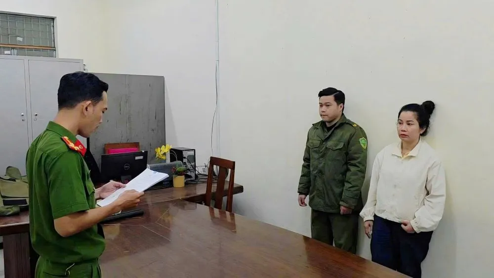 Bu&ocirc;n lậu t&ocirc;m h&ugrave;m giống trị gi&aacute; hơn 6,7 tỷ đồng, giấu trong vali qua đường h&agrave;ng kh&ocirc;ng  - Ảnh 1.