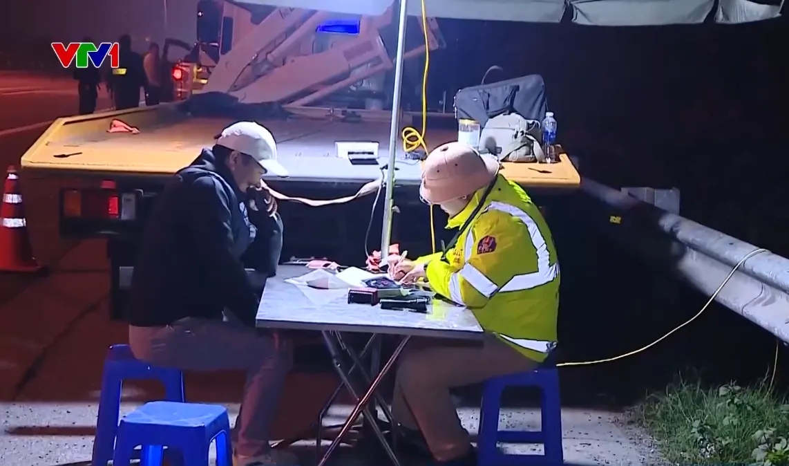 Gia tăng tình trạng vi phạm tốc độ trên cao tốc vào ban đêm- Ảnh 1. Gia tăng tình trạng vi phạm tốc độ trên cao tốc vào ban đêm- Ảnh 1.