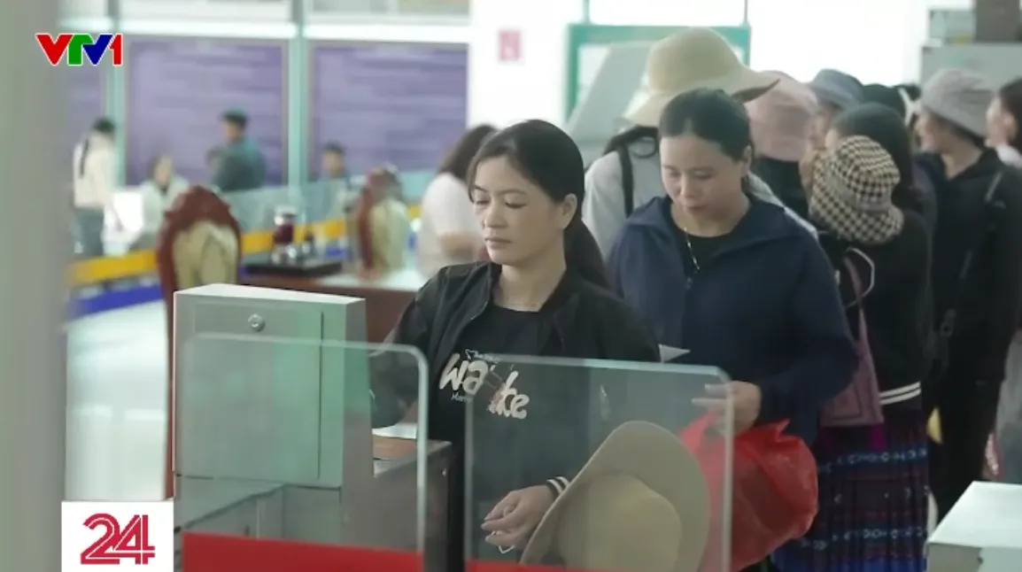 Cửa khẩu Quốc tế Lào Cai đảm bảo xuất nhập cảnh thông suốt dịp cuối năm - Ảnh 1.
