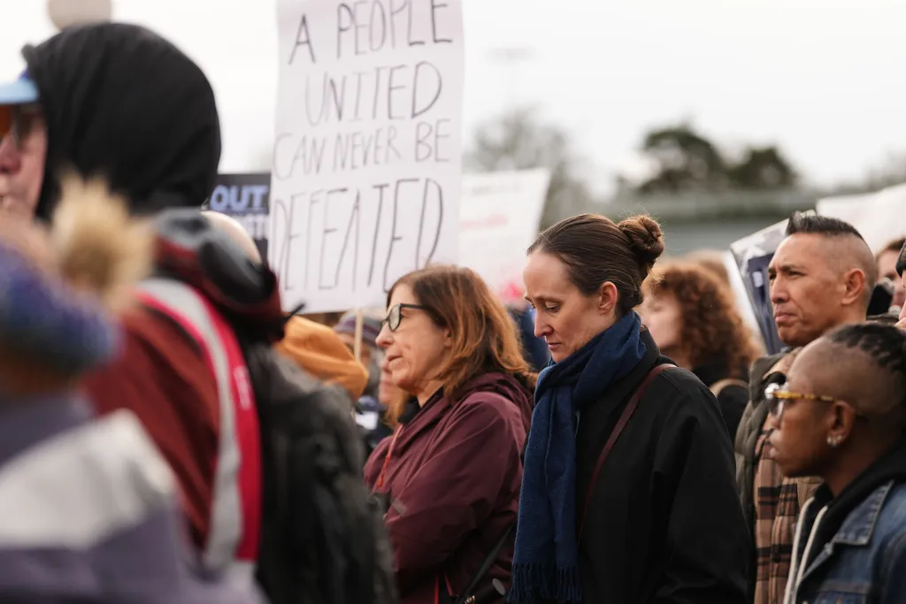 Mỹ tăng cường hàng trăm đặc vụ tới Minneapolis giữa làn sóng biểu tình- Ảnh 1. Mỹ tăng cường hàng trăm đặc vụ tới Minneapolis giữa làn sóng biểu tình- Ảnh 1.