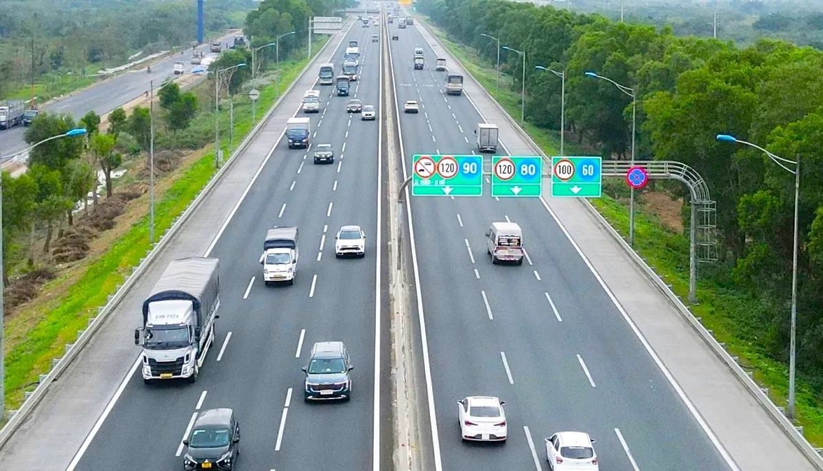 Đề xuất mở rộng cao tốc H&agrave; Nội - Hải Ph&ograve;ng l&ecirc;n quy m&ocirc; 10 l&agrave;n xe - Ảnh 1.