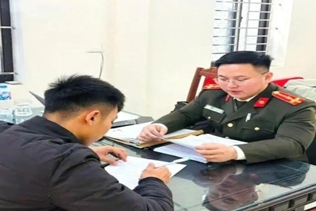 Khởi tố đối tượng ở Ninh B&igrave;nh t&agrave;ng trữ tr&aacute;i ph&eacute;p vũ kh&iacute; qu&acirc;n dụng- Ảnh 1.