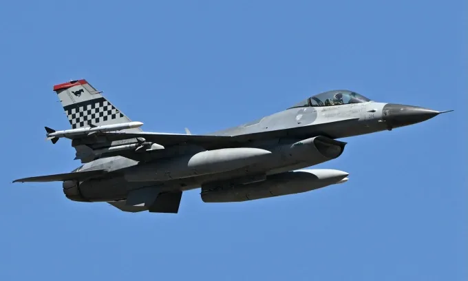 Nga tuy&ecirc;n bố bắn rơi ti&ecirc;m k&iacute;ch F-16 của Ukraine do Mỹ viện trợ- Ảnh 1.