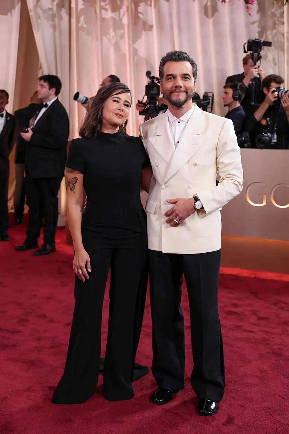 Quả cầu v&agrave;ng 2026: Lisa (BLACKPINK) diện đồ xuy&ecirc;n thấu t&aacute;o bạo, thảm đỏ ngập tr&agrave;n sắc đen - trắng- Ảnh 10.