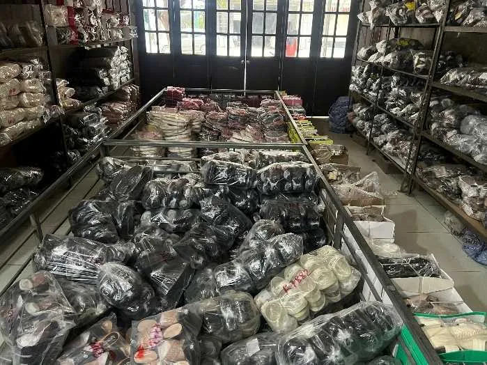Phát hiện hơn 21.000 đôi giày dép không rõ xuất xứ ở Hưng Yên - Ảnh 2.