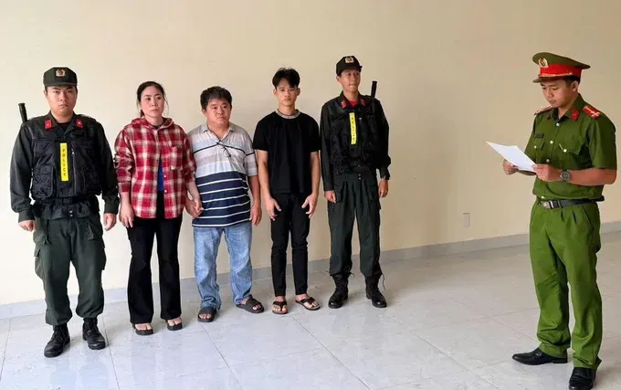 Cơ sở Ch&acirc;u Ph&aacute;t d&ugrave;ng chất cấm sản xuất m&igrave; sợi suốt 10 năm, tuồn ra thị trường h&agrave;ng trăm tấn- Ảnh 1.