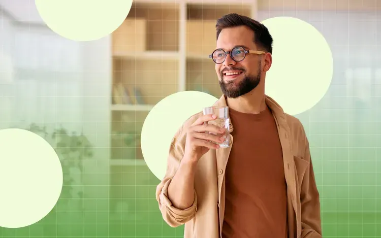 Uống nước sau khi ăn là cách đơn giản nhưng hiệu quả góp phần kiểm soát đường huyết (Ảnh: Eatingwell)