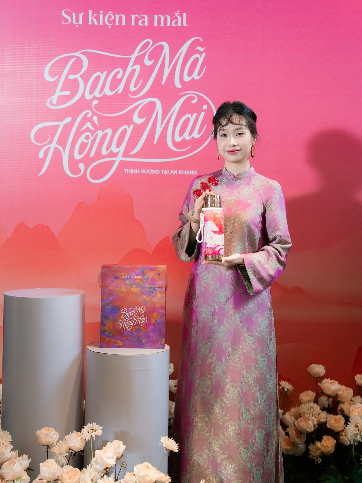 Họa sĩ Vương Linh mang h&igrave;nh ảnh cổ t&iacute;ch l&ecirc;n sản phẩm ứng dụng đương đại- Ảnh 2.