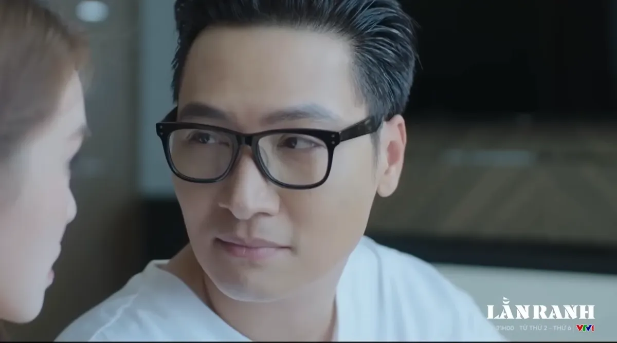 Lằn ranh - Tập 50: Triển d&ugrave;ng mỹ nam kế "đ&acirc;m sau lưng" Trinh - Ảnh 3.