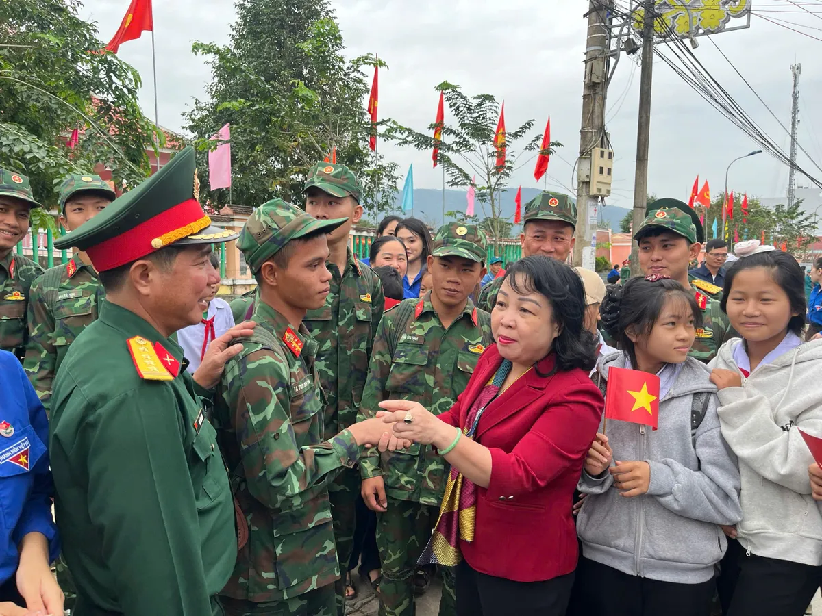 &ldquo;Chiến dịch Quang Trung&rdquo; - khi những m&aacute;i nh&agrave; mới đ&aacute;nh thức m&ugrave;a xu&acirc;n nơi v&ugrave;ng lũ - Ảnh 1.