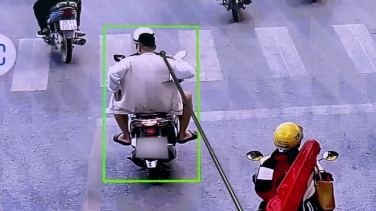 Camera AI một th&aacute;ng &ldquo;bắt&rdquo; hơn 6.300 vi phạm giao th&ocirc;ng ở H&agrave; Nội- Ảnh 1.