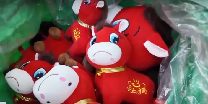 Thị trường Tết Trung Quốc s&ocirc;i động trước thềm năm Ngọ  - Ảnh 3.