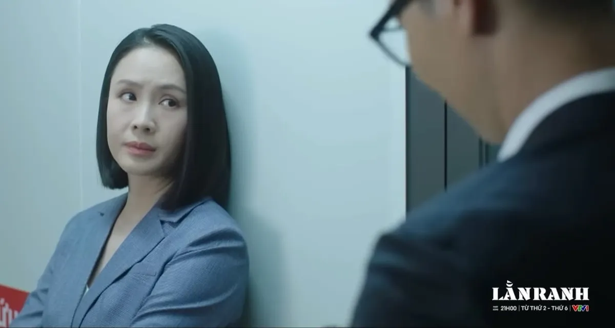 Lằn ranh - Tập 51: &Ocirc;ng S&aacute;ch thử l&ograve;ng Triển, Thiệu bị v&acirc;y bắt - Ảnh 5.