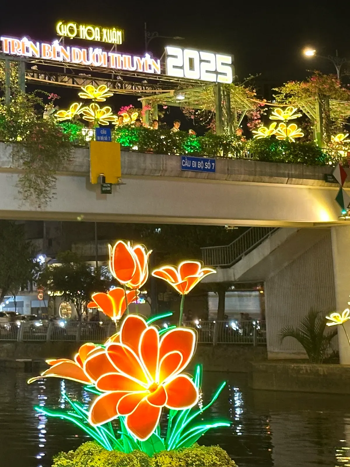 Chợ hoa xu&acirc;n &ldquo;Tr&ecirc;n bến dưới thuyền&rdquo; Tết B&iacute;nh Ngọ sẽ k&eacute;o d&agrave;i 2 tuần - Ảnh 2.