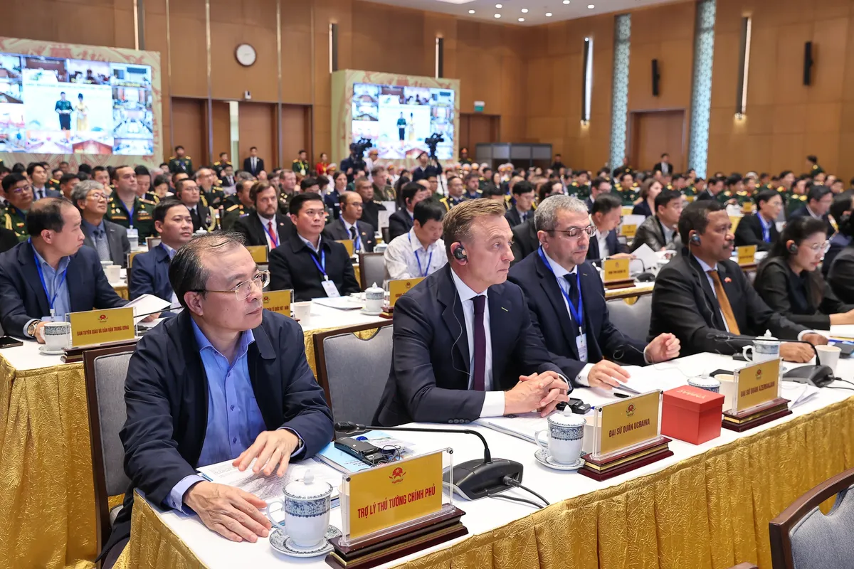 Thủ tướng: Cơ bản làm sạch ô nhiễm bom mìn vào thời điểm kỷ niệm 100 năm Quốc khánh - Ảnh 4.