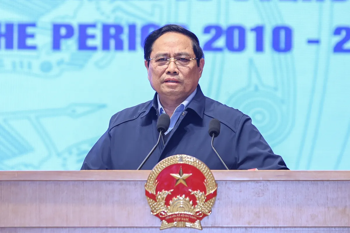 Thủ tướng: Cơ bản làm sạch ô nhiễm bom mìn vào thời điểm kỷ niệm 100 năm Quốc khánh - Ảnh 11.