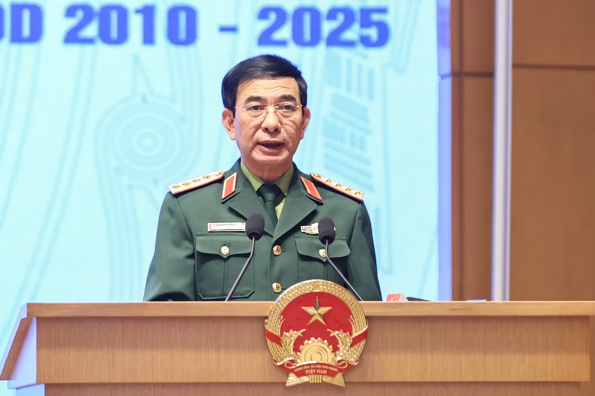 Thủ tướng: Cơ bản làm sạch ô nhiễm bom mìn vào thời điểm kỷ niệm 100 năm Quốc khánh - Ảnh 8.