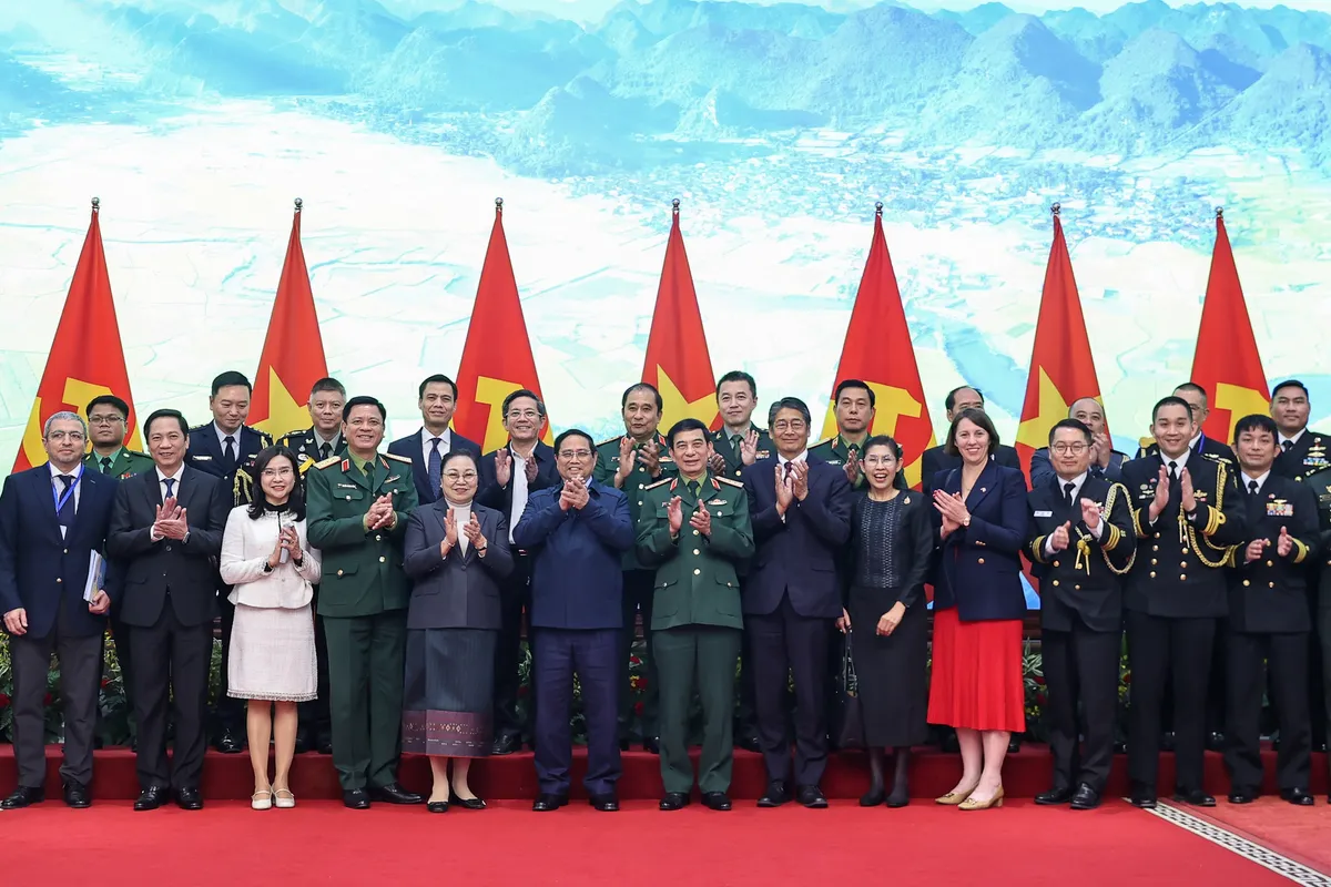 Thủ tướng: Cơ bản làm sạch ô nhiễm bom mìn vào thời điểm kỷ niệm 100 năm Quốc khánh - Ảnh 14.