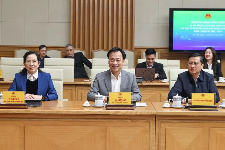 Thủ tướng Phạm Minh Ch&iacute;nh l&agrave;m việc với Ban Chấp h&agrave;nh Đo&agrave;n Thanh ni&ecirc;n Ch&iacute;nh phủ- Ảnh 2.