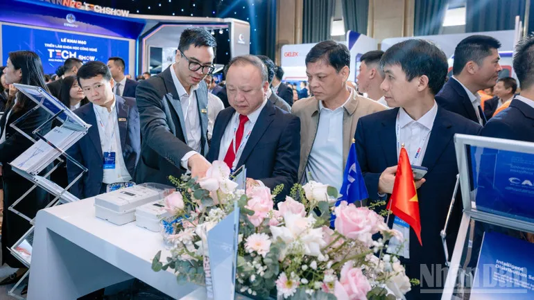 EVNNPC đẩy mạnh chuyển đổi số trong quản l&yacute; vận h&agrave;nh lưới điện ph&acirc;n phối- Ảnh 3.