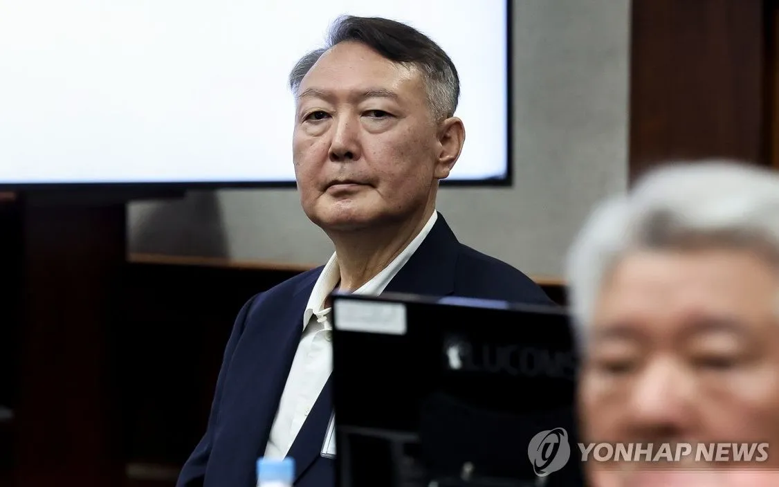 Ông Yoon Suk Yeol trong phiên tòa ngày 26/9/2025 (Ảnh: Yonhap)