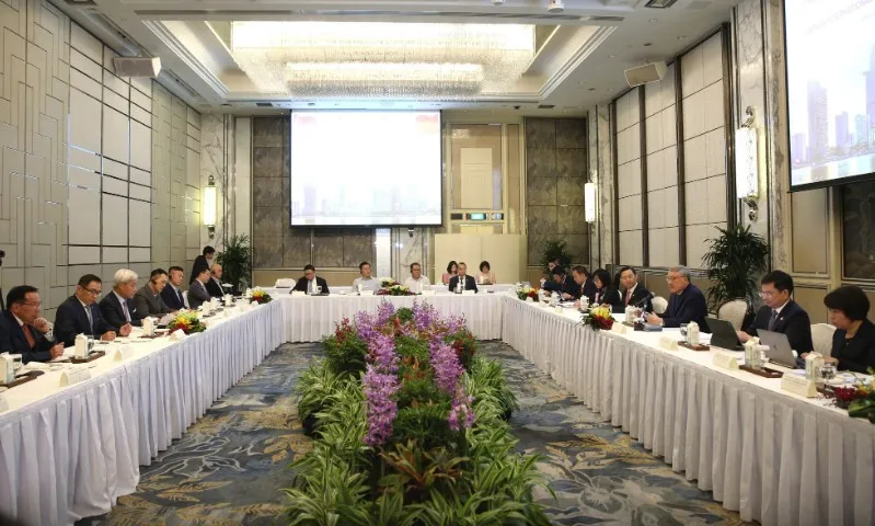 Việt Nam ch&agrave;o đ&oacute;n c&aacute;c nh&agrave; đầu tư Singapore hợp t&aacute;c x&acirc;y dựng trung t&acirc;m t&agrave;i ch&iacute;nh- Ảnh 1.