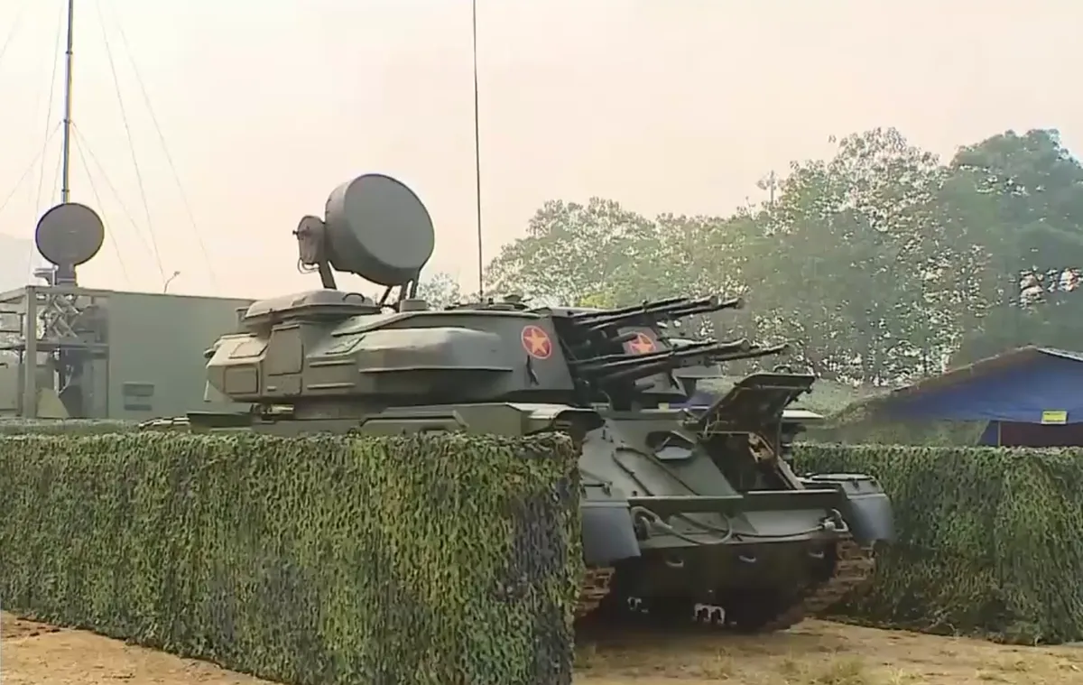 Bảo vệ vững chắc bầu trời Thủ đ&ocirc; trong dịp Đại hội Đảng to&agrave;n quốc - Ảnh 1.