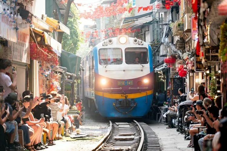 Xu&acirc;n tr&ecirc;n đường ray: Tour t&agrave;u hỏa miền Trung dẫn đầu xu hướng du lịch Tết- Ảnh 2.