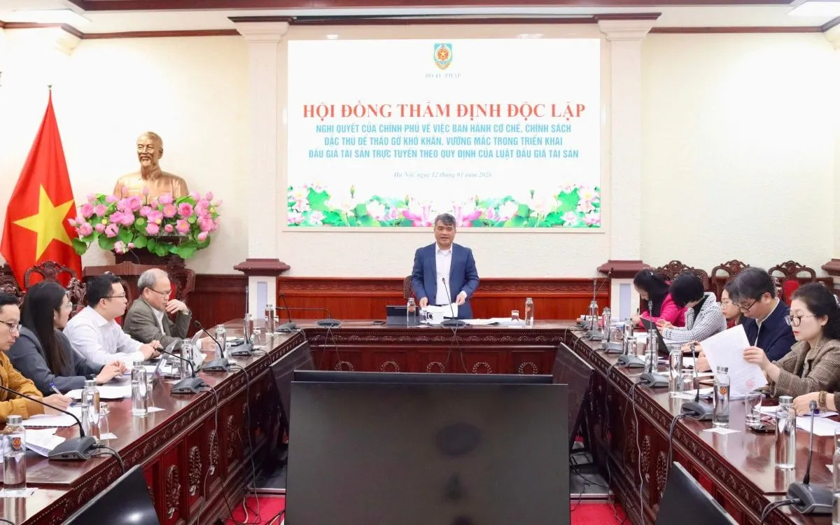 Thứ trưởng Bộ Tư pháp Nguyễn Thanh Tú chủ trì Hội đồng thẩm định.