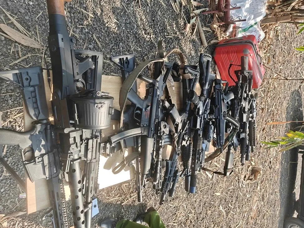 Ngăn chặn nh&oacute;m thanh ni&ecirc;n mang s&uacute;ng bắn đạn nhựa chơi &ldquo;đ&aacute;nh trận giả&rdquo; ở H&agrave; Nội - Ảnh 2.