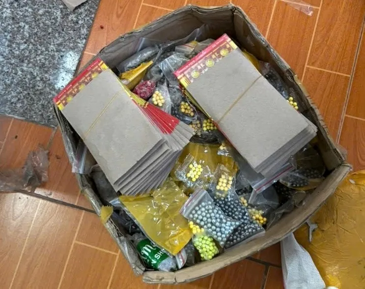 Ph&aacute;t hiện thanh ni&ecirc;n ở Hải Ph&ograve;ng rao b&aacute;n s&uacute;ng đồ chơi nguy hiểm, thu giữ 200 khẩu s&uacute;ng nhựa - Ảnh 2.