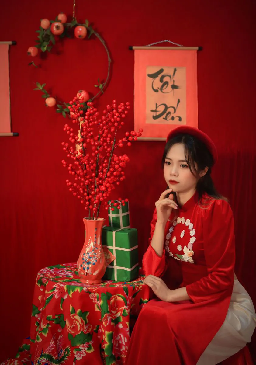 &Aacute;o d&agrave;i Tết 2026: Cuộc đổ bộ của chất liệu d&acirc;n gian v&agrave; xu hướng t&ocirc;n vinh bản sắc- Ảnh 3.