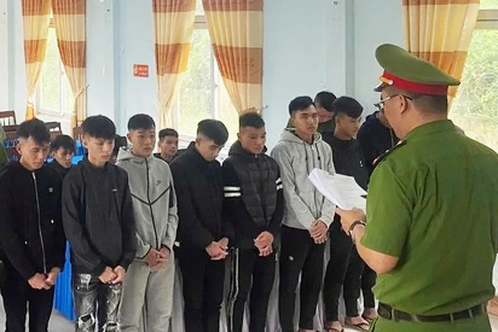 Khởi tố 21 đối tượng g&acirc;y rối trật tự c&ocirc;ng cộng tại Quảng Ng&atilde;i- Ảnh 1.