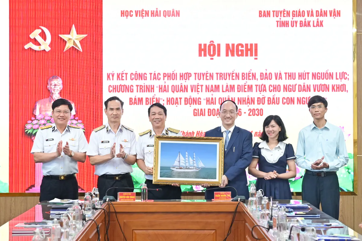 Học viện Hải qu&acirc;n v&agrave; tỉnh Đắk Lắk k&yacute; kết phối hợp tuy&ecirc;n truyền biển, đảo giai đoạn 2026 &ndash; 2030 - Ảnh 3.