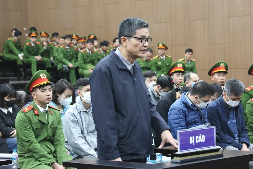 Chiều nay tuy&ecirc;n &aacute;n vụ nhận hối lộ gần 95 tỷ đồng tại Cục An to&agrave;n thực phẩm, cựu Cục trưởng bị đề nghị 20 năm t&ugrave;- Ảnh 1.