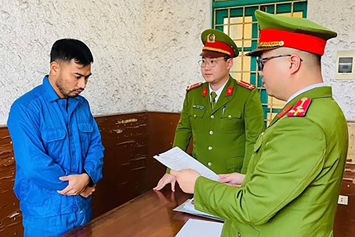 Bắt nguy&ecirc;n gi&aacute;m đốc ng&acirc;n h&agrave;ng ở Quảng Ninh lừa đảo h&agrave;ng tỷ đồng- Ảnh 1.