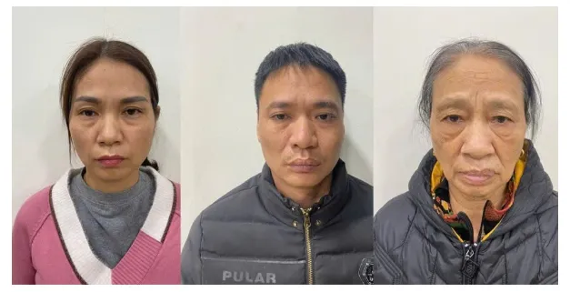 Bắt nh&oacute;m lừa b&aacute;n &ldquo;thuốc nam gia truyền&rdquo; giả trước cổng bệnh viện ở H&agrave; Nội- Ảnh 1.