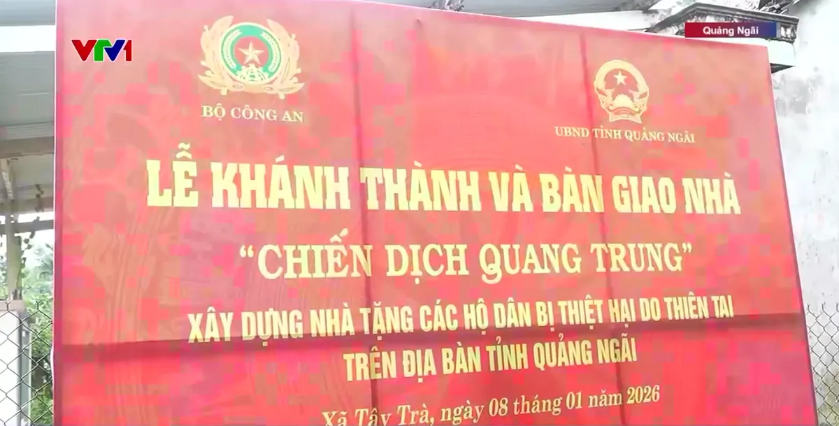 Ấm &aacute;p trong ng&ocirc;i nh&agrave; mới ở v&ugrave;ng lũ Quảng Ng&atilde;i - Ảnh 3.