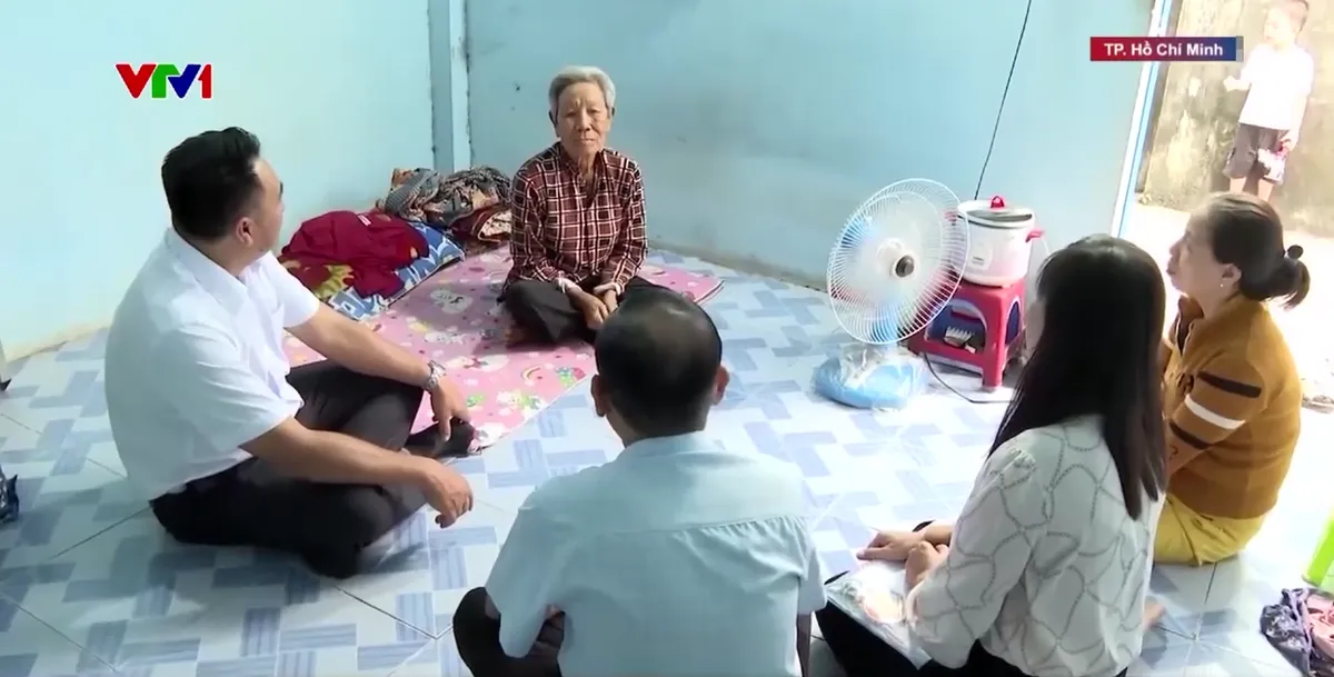 Đổi mới c&aacute;ch chăm lo Tết cho người d&acirc;n tại TP Hồ Ch&iacute; Minh - Ảnh 1.