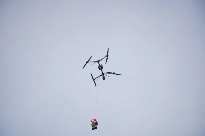 TPHCM thử nghiệm UAV vận chuyển m&aacute;u, thuốc từ Cần Giờ ra C&ocirc;n Đảo- Ảnh 1.