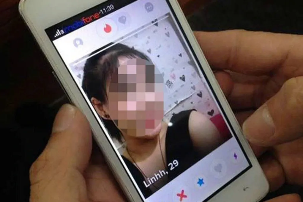 C&ocirc;ng an cảnh b&aacute;o chi&ecirc;u lừa tạo t&agrave;i khoản Tinder giả, quay clip nhạy cảm để tống tiền- Ảnh 1.