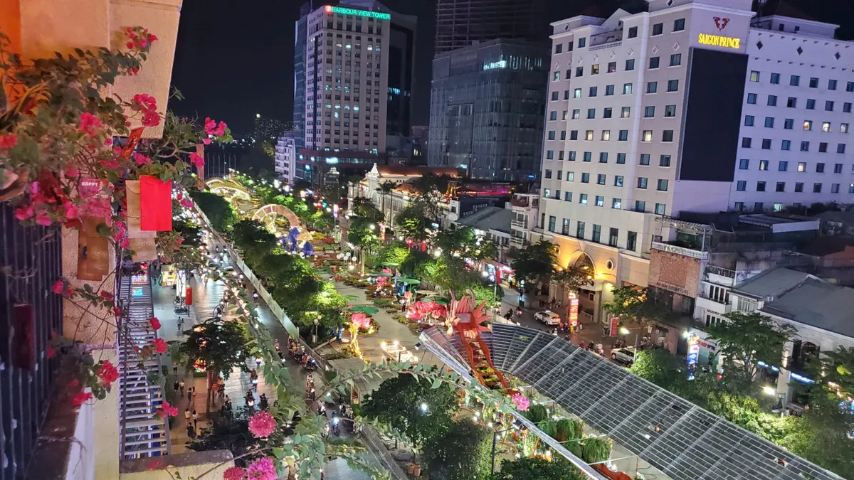 Điểm danh chợ hoa, đường hoa Tết Bính Ngọ tại TP Hồ Chí Minh- Ảnh 1. Điểm danh chợ hoa, đường hoa Tết Bính Ngọ tại TP Hồ Chí Minh- Ảnh 1.