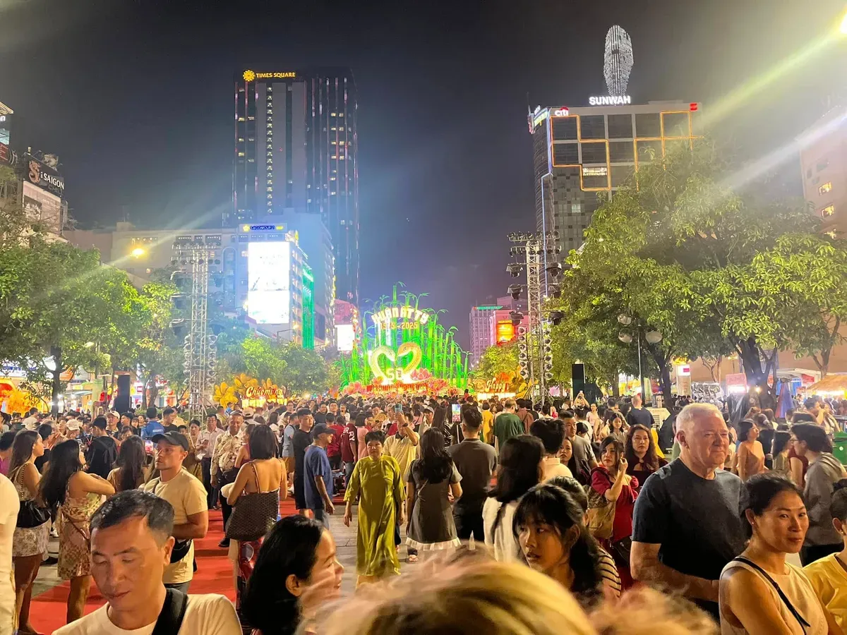 TP Hồ Ch&iacute; Minh tổ chức chuỗi sự kiện Mừng Đảng - Mừng Xu&acirc;n - Ảnh 3.