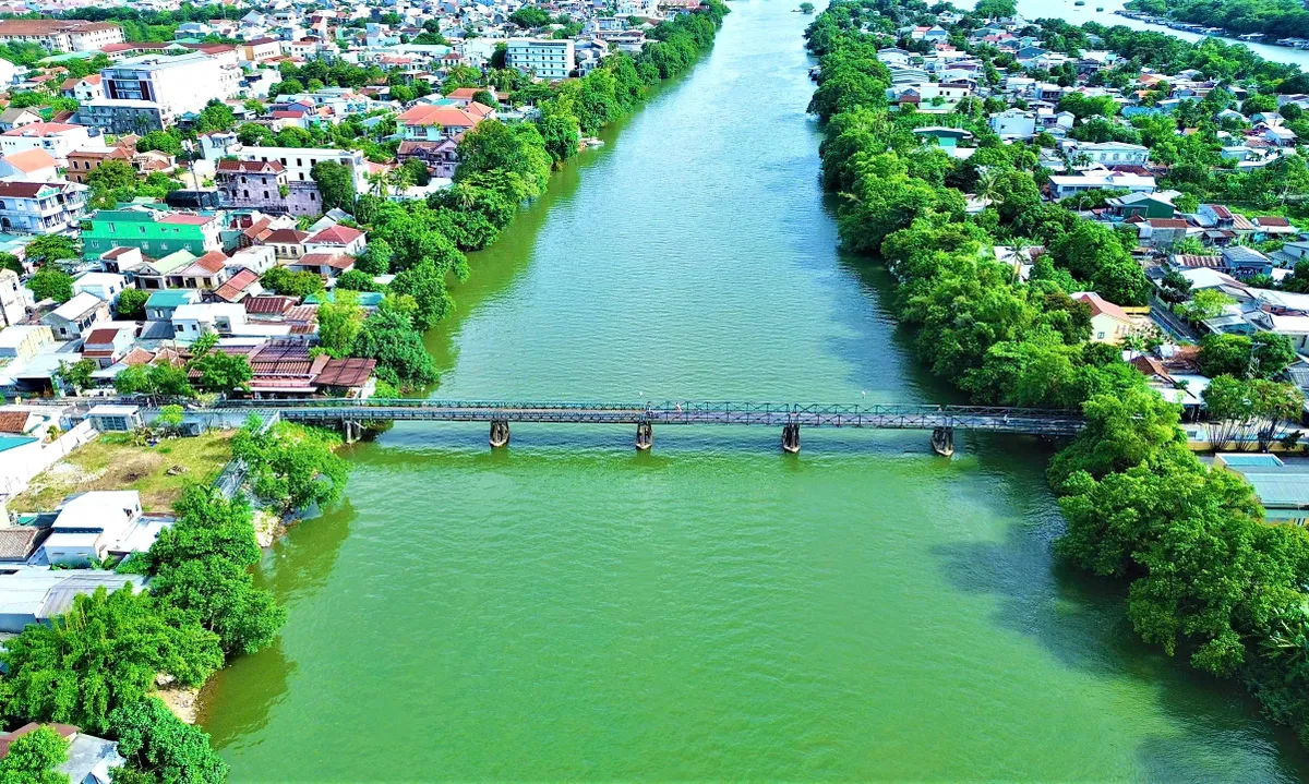 Huế: Đầu tư 2.200 tỷ đồng x&acirc;y cầu vượt s&ocirc;ng Hương - Ảnh 2.