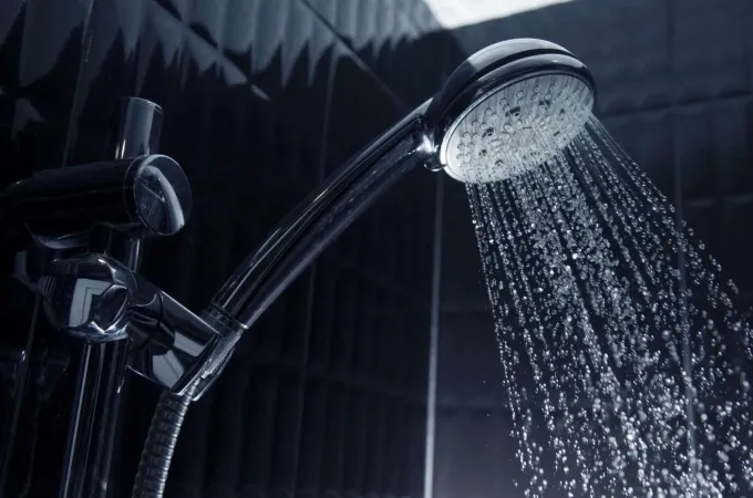 &ldquo;Bộ ba nguy hiểm&rdquo; khi tắm v&ograve;i hoa sen m&ugrave;a lạnh v&agrave; cảnh b&aacute;o đột tử- Ảnh 1.